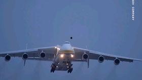 安225运输机起飞视频,空中巨无霸翱翔天际